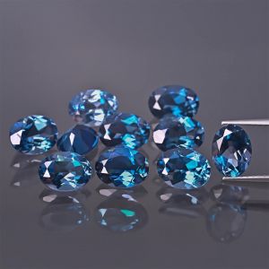 Piatră ovală, con - Topaz London Blue 7x5 MM