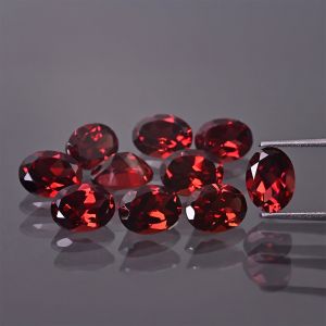 Piatră ovală, tăietură conică - Granat 7x5 MM