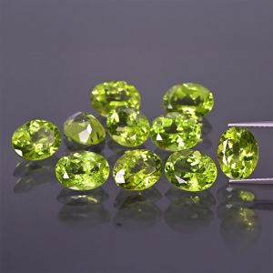 Piatră ovală, tăietură conică - Peridot 8x6 MM